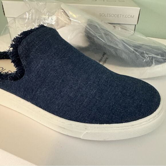 Sole Society Women's Belynda Blue Denim Slip In Slide On Mules Size 9.5M NIB - Picture 2 of 10